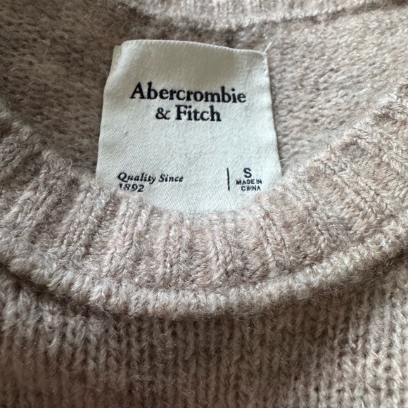 New Abercrombie and Fitch Button Back Sweater NWOT - Picture 3 of 4